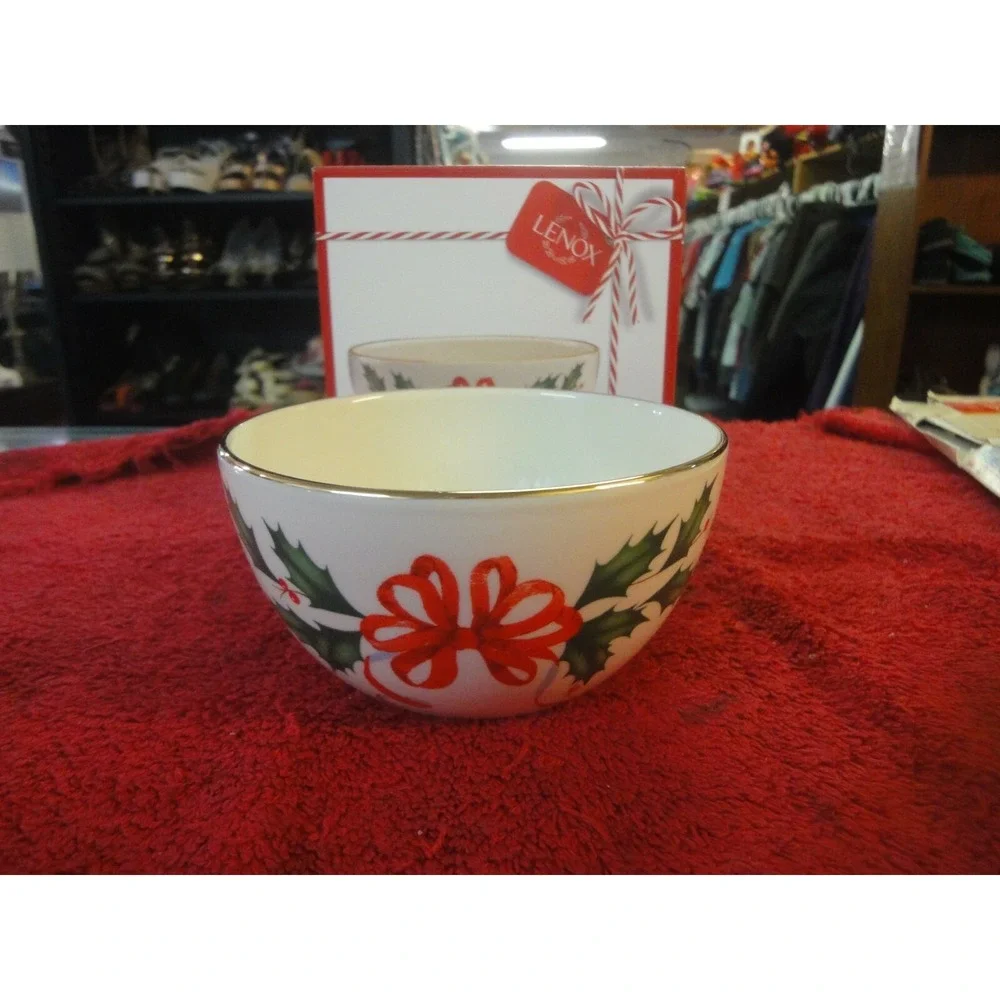Lenox Holiday Candy Nut Dish Bowl Holly Red Bow Christmas 16oz size NEW in box‎